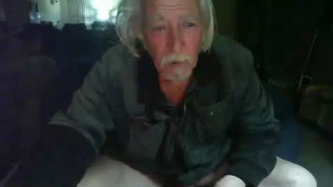 Snapshot of riverratggg chatting on January 1, 9:31 pm riveratggg online show from January 1, 9:31 pm
