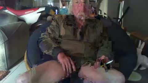 Snapshot of riverratggg chatting on May 29, 8:12 am riveratggg online show from May 29, 8:12 am