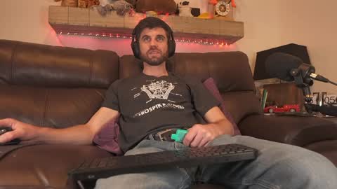 Snapshot of rndmzd chatting on December 23, 11:06 pm Ryan aka KeylimeRy online show from December 23, 11:06 pm