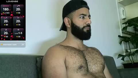 Snapshot of roa32sebas chatting on December 10, 6:38 pm SebasRoa online show from December 10, 6:38 pm