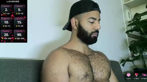 Snapshot of roa32sebas chatting on December 19, 6:23 pm SebasRoa online show from December 19, 6:23 pm