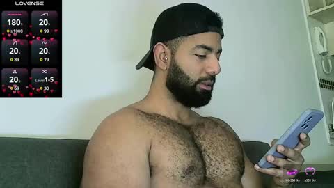 Snapshot of roa32sebas chatting on January 13, 3:47 pm SebasRoa online show from January 13, 3:47 pm
