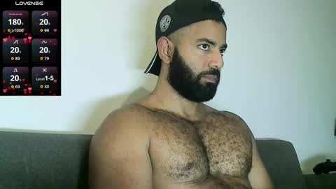 Snapshot of roa32sebas chatting on February 12, 5:41 pm SebasRoa online show from February 12, 5:41 pm