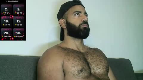 Snapshot of roa32sebas chatting on February 18, 4:25 pm SebasRoa online show from February 18, 4:25 pm