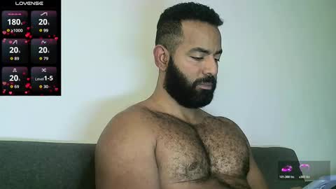 Snapshot of roa32sebas chatting on February 19, 3:41 pm SebasRoa online show from February 19, 3:41 pm