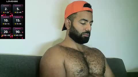 Snapshot of roa32sebas chatting on February 23, 5:10 pm SebasRoa online show from February 23, 5:10 pm