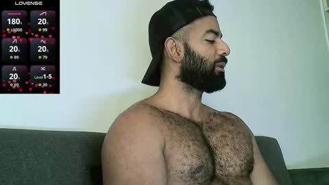 Snapshot of roa32sebas chatting on March 9, 2:32 pm SebasRoa online show from March 9, 2:32 pm