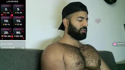 Snapshot of roa32sebas chatting on March 13, 6:47 pm SebasRoa online show from March 13, 6:47 pm