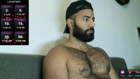 Snapshot of roa32sebas chatting on March 14, 7:08 pm SebasRoa online show from March 14, 7:08 pm