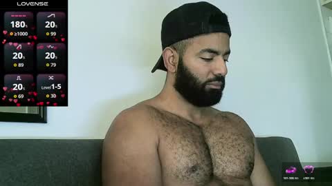 Snapshot of roa32sebas chatting on April 2, 2:37 pm SebasRoa online show from April 2, 2:37 pm