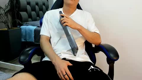 Roan Birkin online show from November 5, 7:14 pm