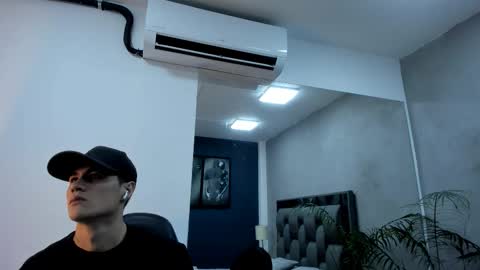 Roan Birkin online show from December 21, 7:43 pm