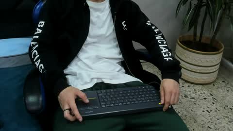 Roan Birkin online show from April 1, 7:22 pm