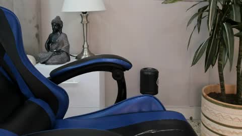 Roan Birkin online show from May 6, 7:19 pm