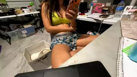 roarmance1 online show from October 16, 6:03 am