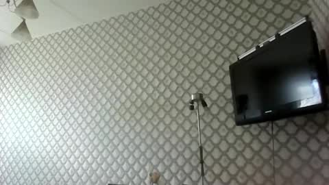 rob18997 online show from April 2, 6:22 am