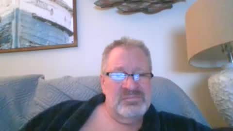 Snapshot of rob872217 chatting on January 1, 9:28 am rob872217 online show from January 1, 9:28 am