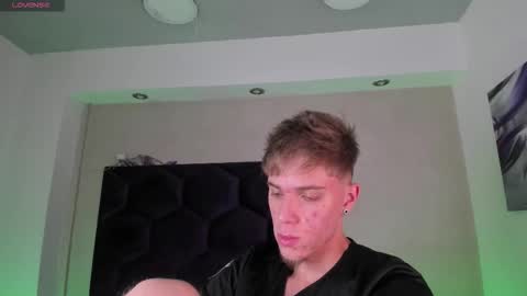 Snapshot of robbinblaze chatting on March 27, 4:51 am Robbin online show from March 27, 4:51 am