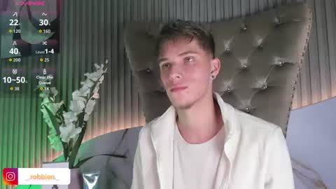 Snapshot of robbinblaze chatting on June 24, 5:17 am Robbin online show from June 24, 5:17 am
