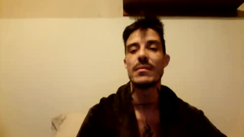 Snapshot of rober777xxl chatting on December 2, 12:40 pm rober777xxl online show from December 2, 12:40 pm