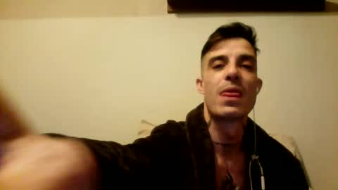 Snapshot of rober777xxl chatting on December 7, 2:20 am rober777xxl online show from December 7, 2:20 am