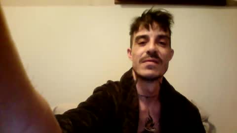 Snapshot of rober777xxl chatting on December 21, 10:30 pm rober777xxl online show from December 21, 10:30 pm