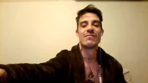 Snapshot of rober777xxl chatting on January 11, 3:02 am rober777xxl online show from January 11, 3:02 am