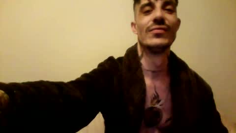 Snapshot of rober777xxl chatting on March 10, 1:32 pm rober777xxl online show from March 10, 1:32 pm
