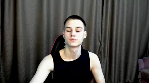 robert10211 online show from December 15, 2:49 am