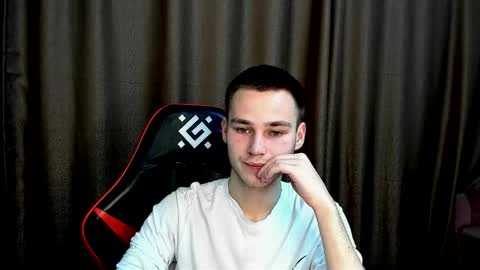 robert10211 online show from December 23, 2:31 am