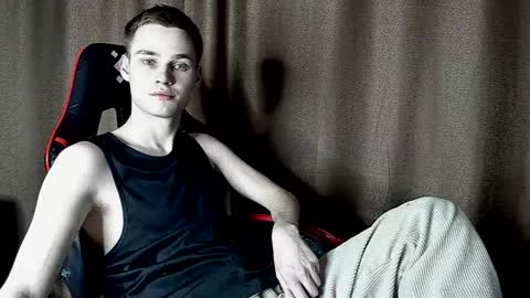 robert10211 online show from March 28, 11:04 pm