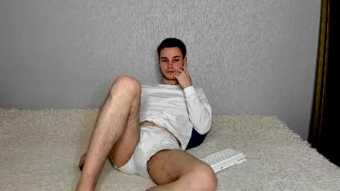 Snapshot of robert10211 chatting on April 5, 6:05 pm robert10211 online show from April 5, 6:05 pm
