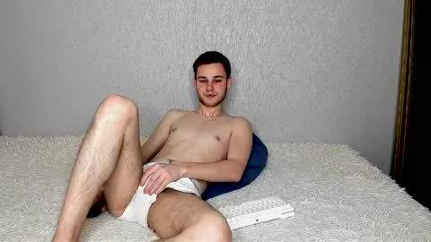 Snapshot of robert10211 chatting on April 6, 7:48 pm robert10211 online show from April 6, 7:48 pm