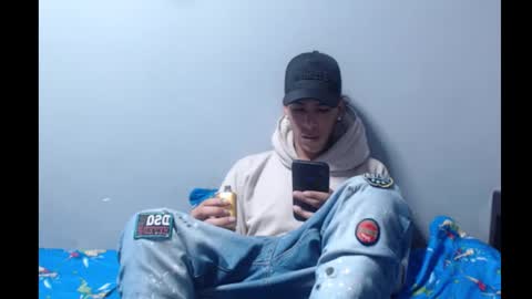 robert_kingg online show from December 3, 10:30 pm