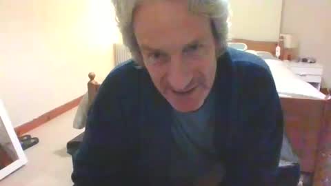 Snapshot of roberthorny69xxx chatting on March 6, 5:14 am Robert online show from March 6, 5:14 am