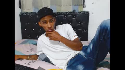 Snapshot of roberthycami2123 chatting on December 4, 4:11 am roberthycami2123 online show from December 4, 4:11 am