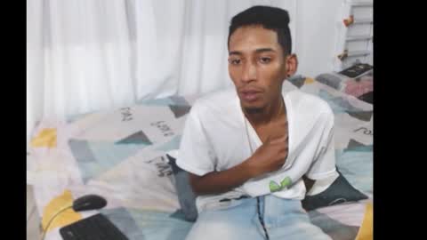 Snapshot of roberthycami2123 chatting on February 18, 4:30 am roberthycami2123 online show from February 18, 4:30 am