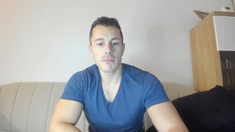 Snapshot of roberto4ever chatting on December 4, 4:49 pm roberto4ever online show from December 4, 4:49 pm