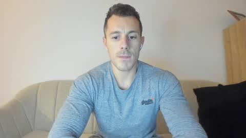 Snapshot of roberto4ever chatting on December 5, 5:06 pm roberto4ever online show from December 5, 5:06 pm