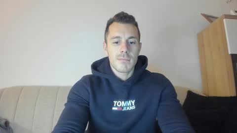 Snapshot of roberto4ever chatting on December 6, 3:22 pm roberto4ever online show from December 6, 3:22 pm