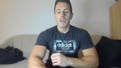 Snapshot of roberto4ever chatting on January 3, 3:01 pm roberto4ever online show from January 3, 3:01 pm