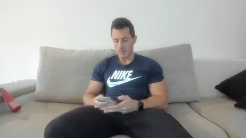 Snapshot of roberto4ever chatting on January 5, 1:26 pm roberto4ever online show from January 5, 1:26 pm