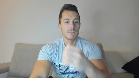 Snapshot of roberto4ever chatting on January 6, 4:36 am roberto4ever online show from January 6, 4:36 am