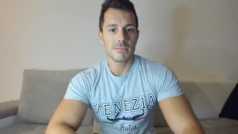 Snapshot of roberto4ever chatting on January 7, 5:09 pm roberto4ever online show from January 7, 5:09 pm