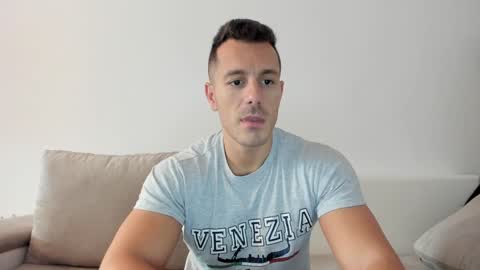 Snapshot of roberto4ever chatting on January 11, 7:06 am roberto4ever online show from January 11, 7:06 am