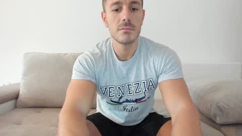Snapshot of roberto4ever chatting on January 17, 7:30 am roberto4ever online show from January 17, 7:30 am