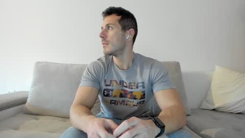 Snapshot of roberto4ever chatting on January 28, 2:21 pm roberto4ever online show from January 28, 2:21 pm