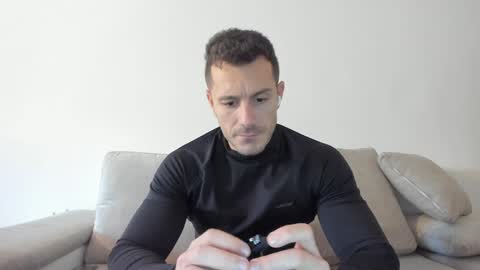 Snapshot of roberto4ever chatting on February 4, 1:48 pm roberto4ever online show from February 4, 1:48 pm