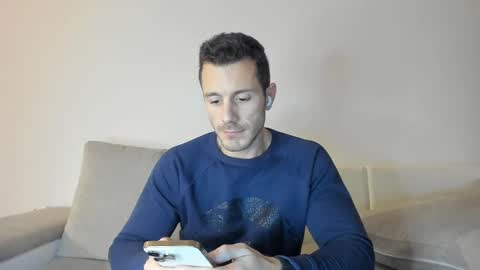 Snapshot of roberto4ever chatting on February 13, 4:28 pm roberto4ever online show from February 13, 4:28 pm