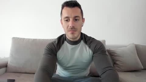 Snapshot of roberto4ever chatting on February 24, 12:37 pm roberto4ever online show from February 24, 12:37 pm